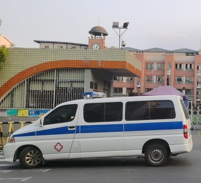 湖里救护车出租护送骨折病人一公里多少钱